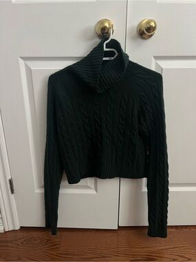 Aritzia Sunday’s Best Cable Knit Wool Turtleneck Sweater – Dark Green 🌲